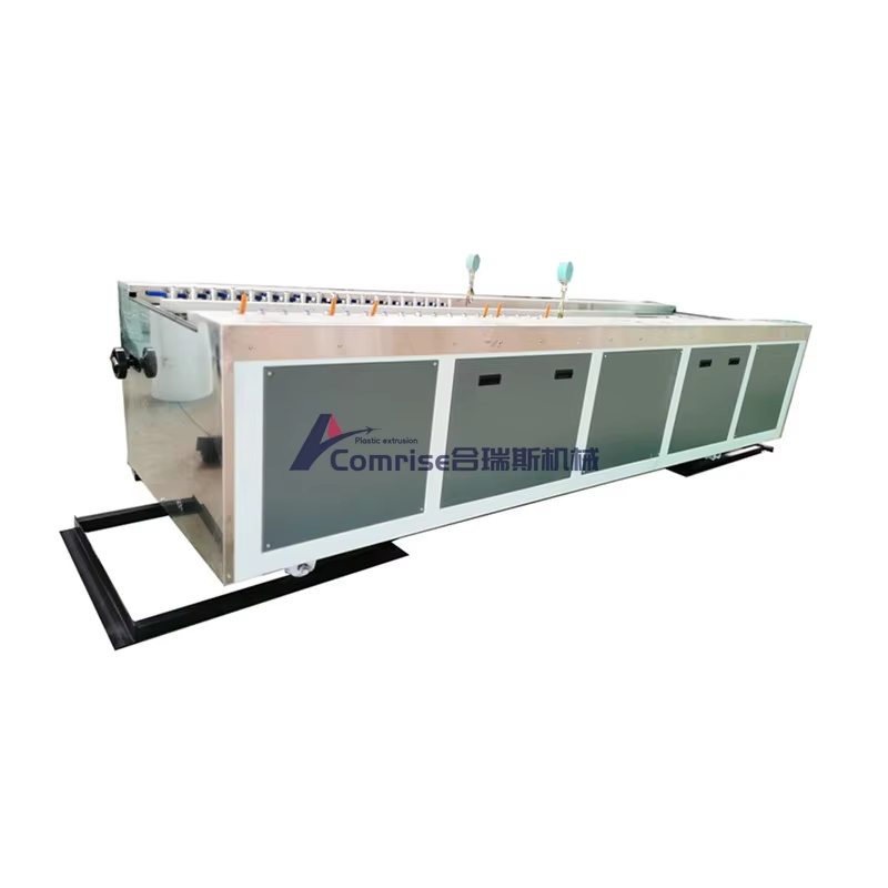 Co wyróżnia maszynę do profili tarasowych WPC firmy Comrise